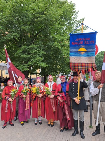 Jūrkalnes etnogrāfiskias ansamblis "Maģie suiti"